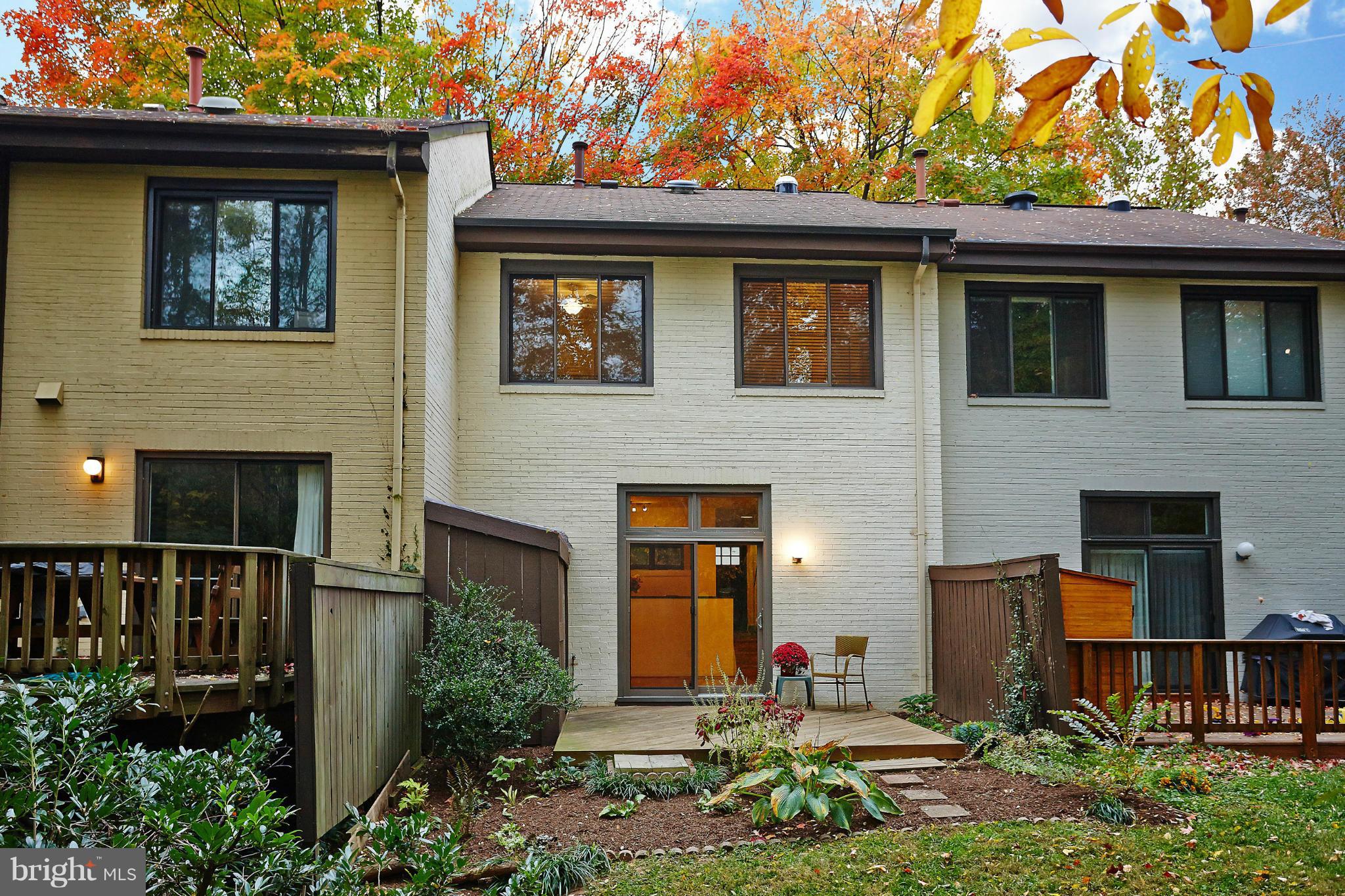 2015 Golf Course Drive Reston, VA 20191 - Photo 27 of 30 Exterior (Rear)