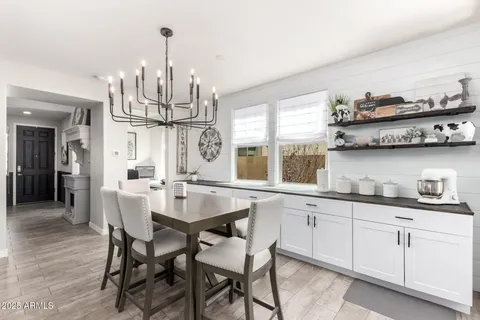 a store with lots of different kinds of flowers