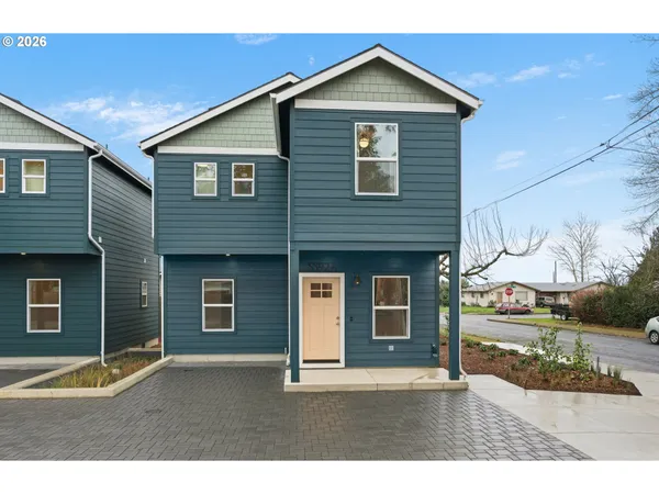 $379,000 | 5592 Burnett Avenue, Unit A, Eugene, OR 97402