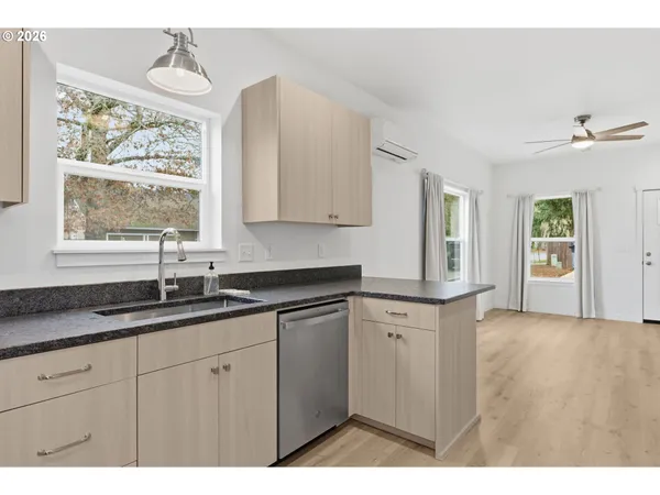 $379,000 | 5592 Burnett Avenue, Unit A, Eugene, OR 97402