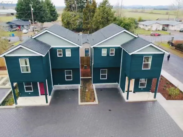 $379,000 | 5592 Burnett Avenue, Unit A, Eugene, OR 97402