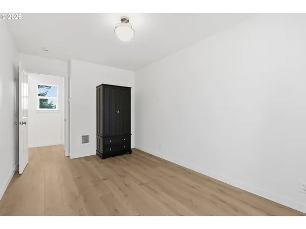 $379,000 | 5592 Burnett Avenue, Unit A, Eugene, OR 97402