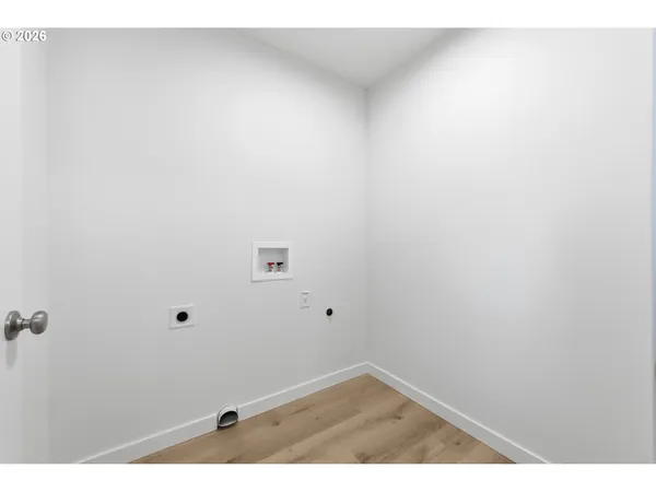 $379,000 | 5592 Burnett Avenue, Unit A, Eugene, OR 97402