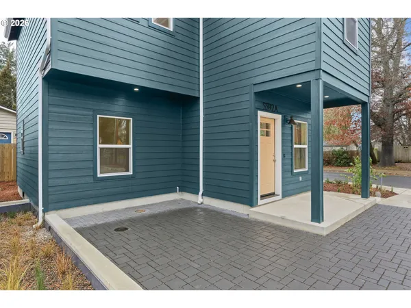 $379,000 | 5592 Burnett Avenue, Unit A, Eugene, OR 97402
