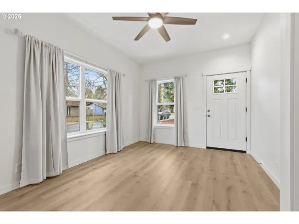 $379,000 | 5592 Burnett Avenue, Unit A, Eugene, OR 97402