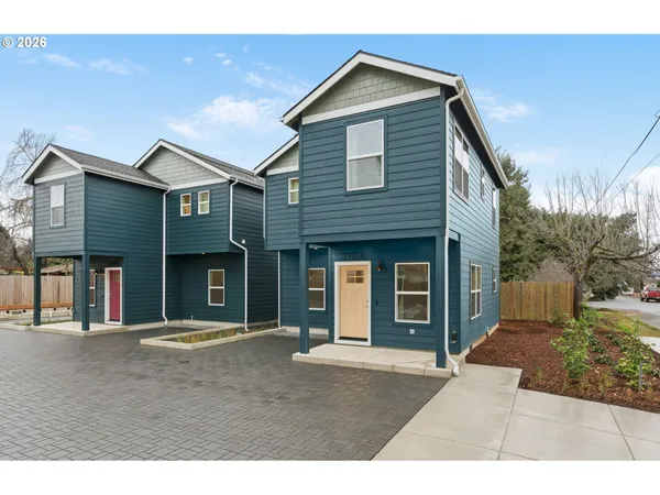 $379,000 | 5592 Burnett Avenue, Unit A, Eugene, OR 97402