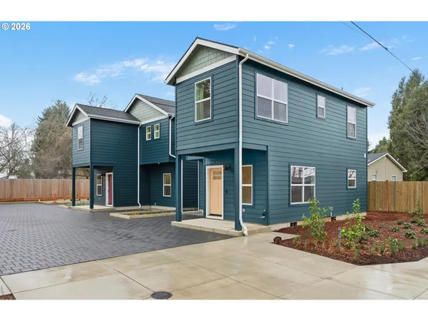 $379,000 | 5592 Burnett Avenue, Unit A, Eugene, OR 97402