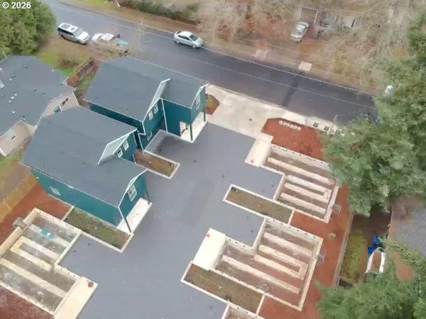 $379,000 | 5592 Burnett Avenue, Unit A, Eugene, OR 97402