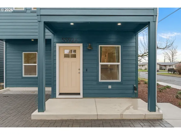 $379,000 | 5592 Burnett Avenue, Unit A, Eugene, OR 97402
