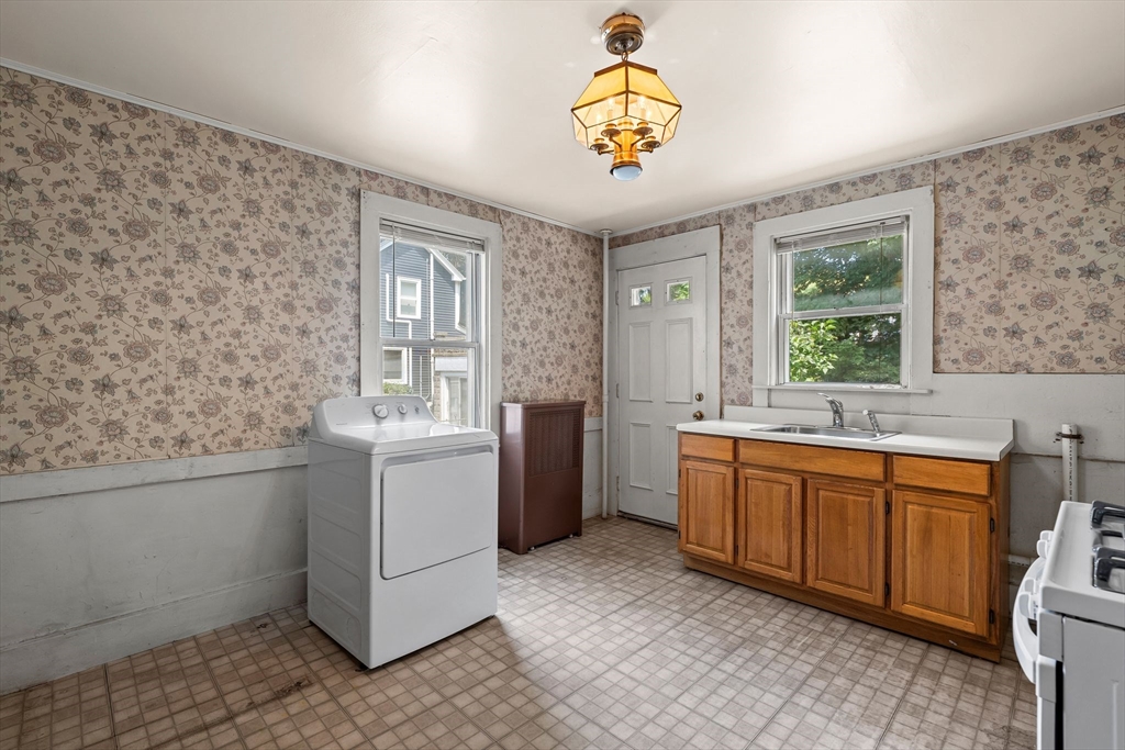 22-24 Greenview Avenue Boston, MA 02130 - Photo 6 of 41