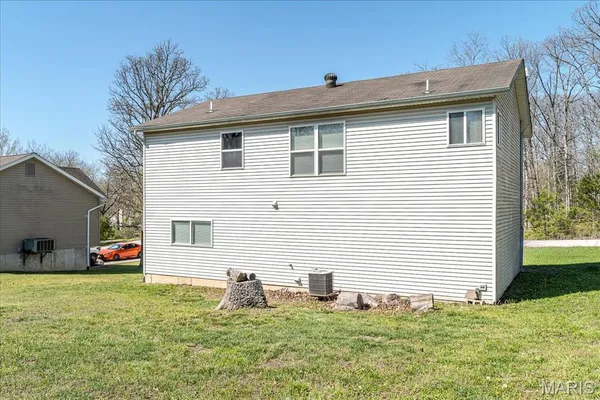$240,000 | 1308 Wildwood Dr Street, St. Clair, MO 63077
