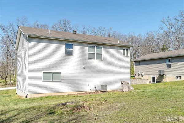 $240,000 | 1308 Wildwood Dr Street, St. Clair, MO 63077