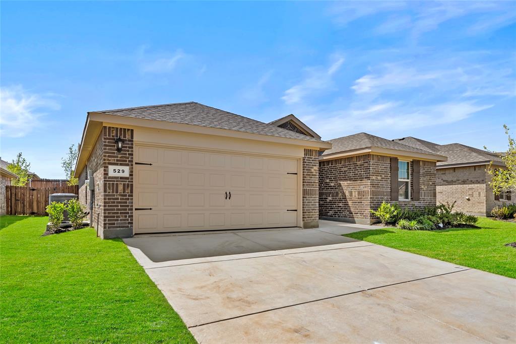 529 Marsh Street Cleburne, TX 76033 - Photo 3 of 29