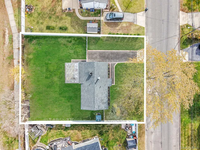 $565,000 | 3019 Sipp Avenue, Medford, NY 11763