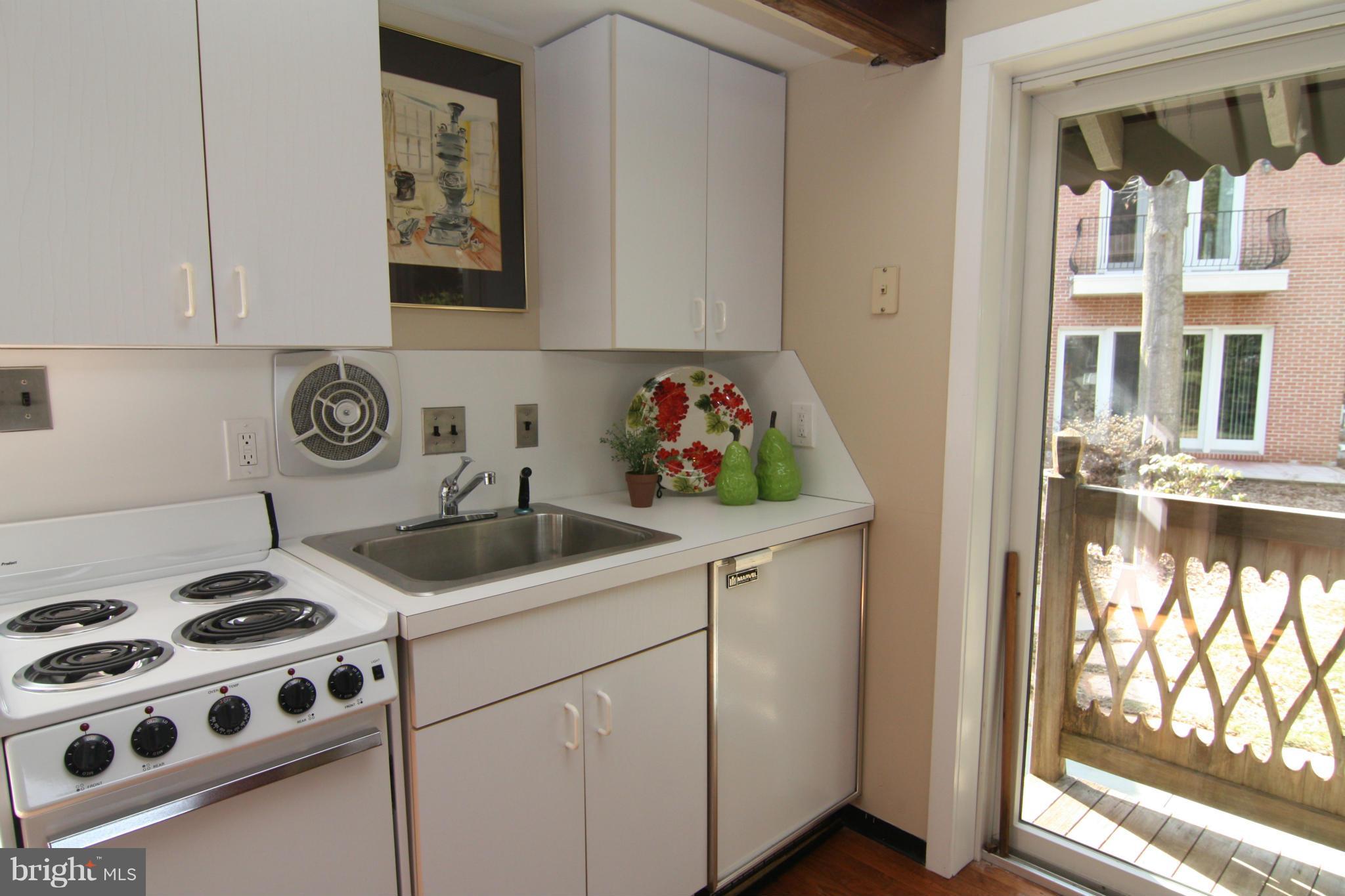 9817 Glen Road Potomac, MD 20854 - Photo 23 of 24 Kitchen