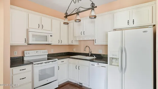 $352,500 | 220 Spring Lake Drive, Pinehurst, NC 28374