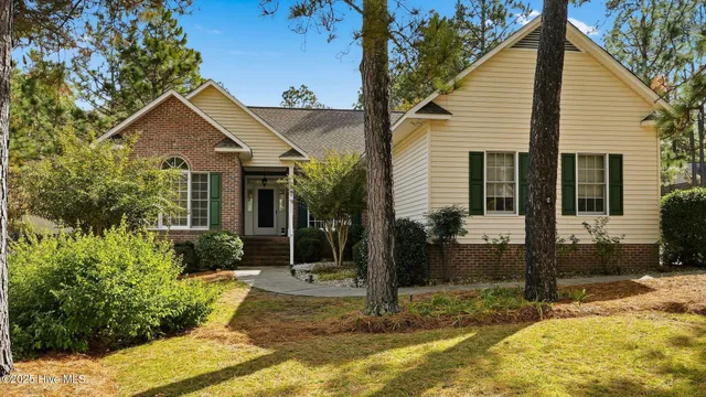 $352,500 | 220 Spring Lake Drive, Pinehurst, NC 28374