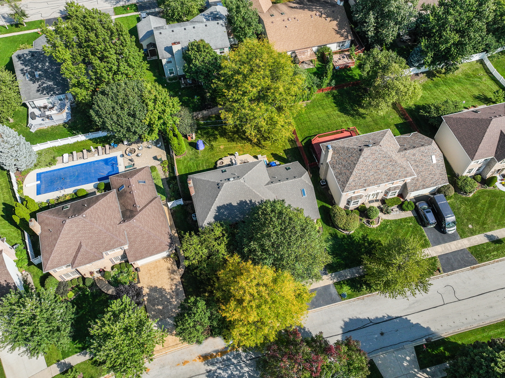 1712 Mundelein Road Naperville, IL 60565 - Photo 38 of 42 an aerial view of a house with a yard