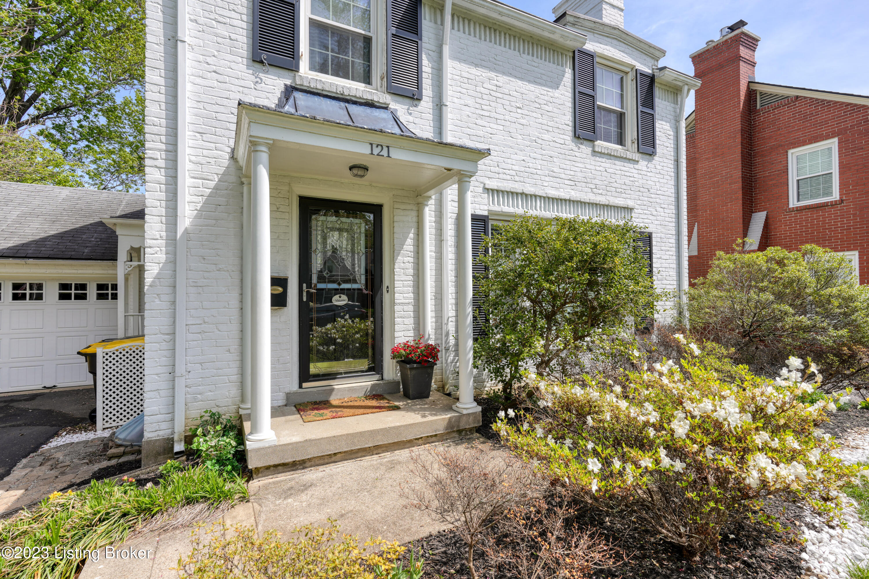 121 Don Allen Road Louisville, KY 40207 - Photo 2 of 37 007 - 20230419 06903