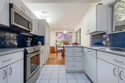 $1,790,000 | 3 Compton Circle, Lexington, MA 02421