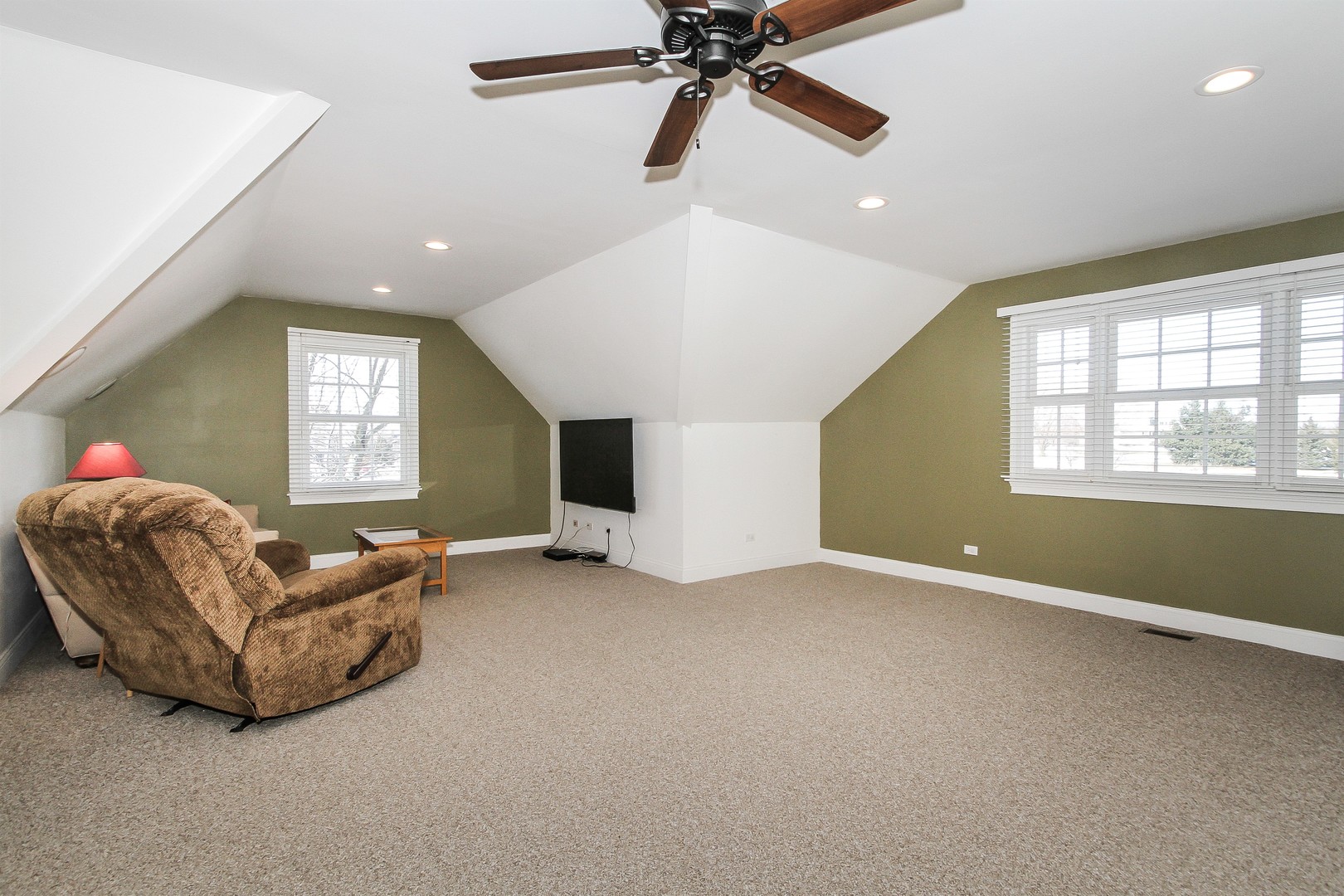 8762 Country Shire Lane Spring Grove, IL 60081 - Photo 17 of 39 a living room with furniture and a window
