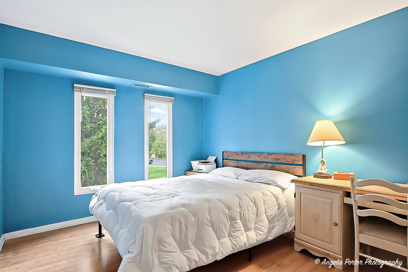 1425 Sandpebble Drive, Unit 227 Wheeling, IL 60090 - Photo 14 of 21 a bedroom with a bed and a lamp