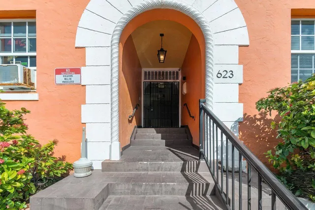 a view of entryway with a front door