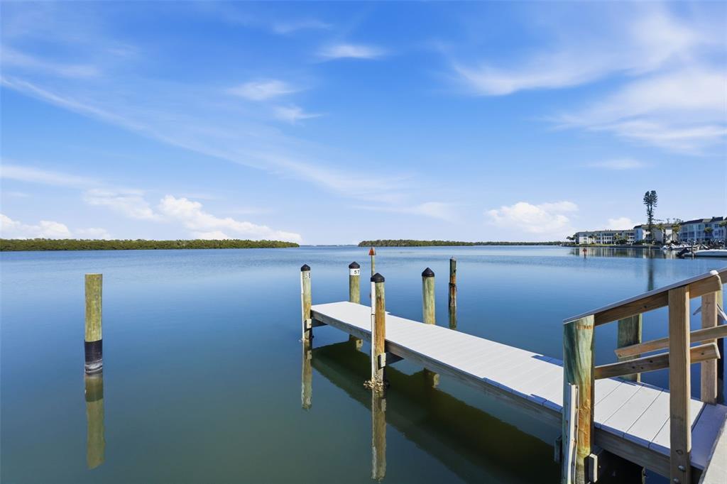 4440 Exeter Drive, Unit 106 Longboat Key, FL 34228 - Photo 20 of 26 a balcony with table and chairs