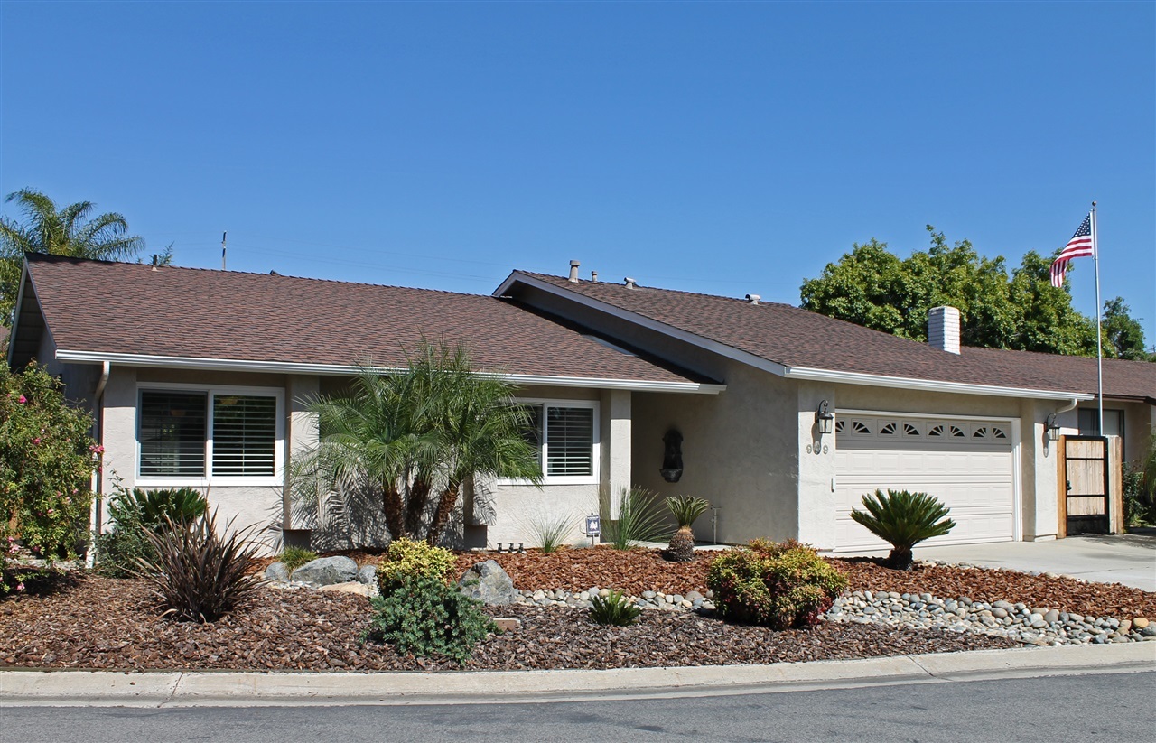 949 Woodcreek Road Fallbrook, CA 92028 - Photo 2 of 25