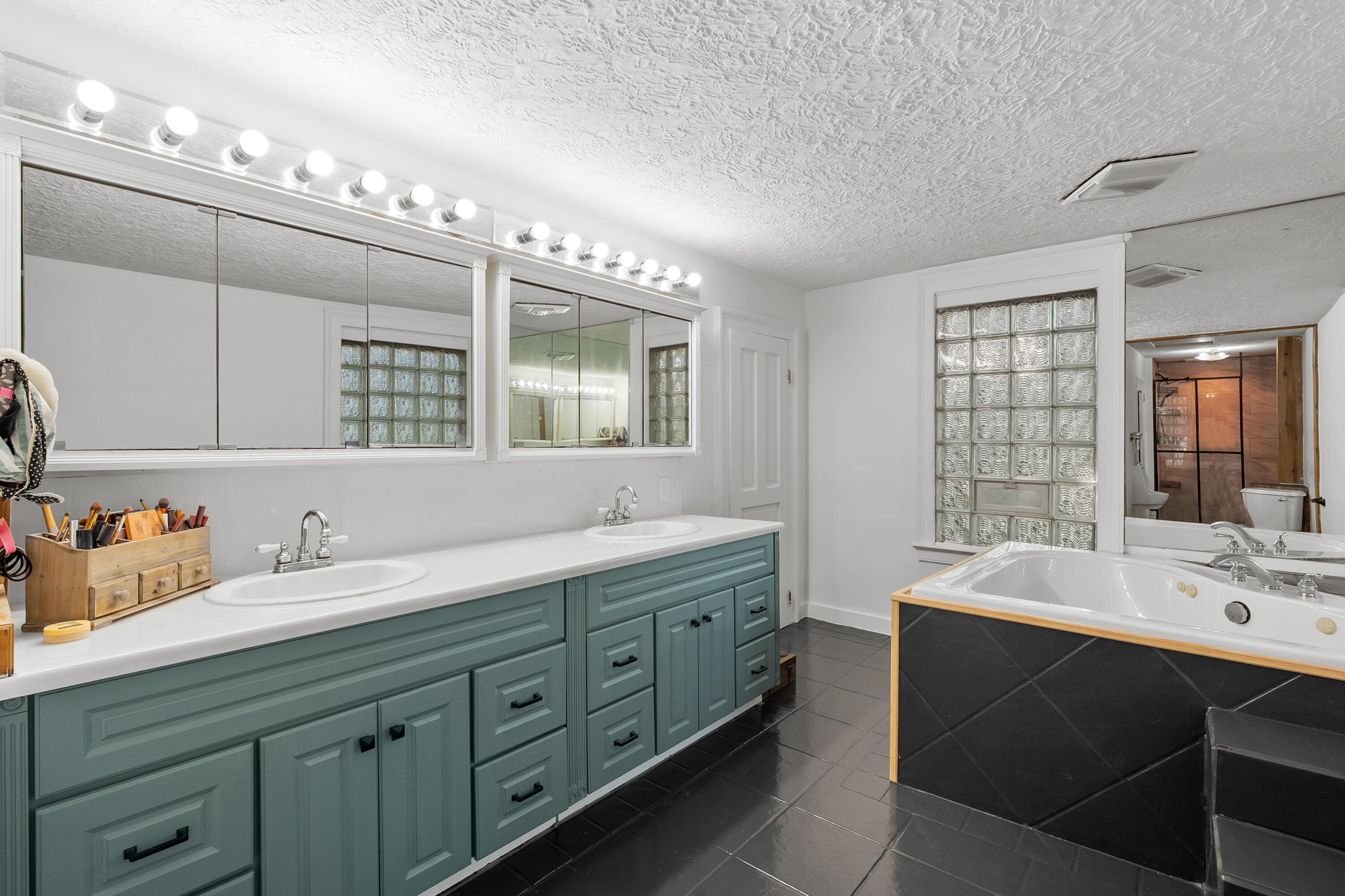 1020 Miller Road Plainwell, MI 49080 - Photo 16 of 54 Miller Rd 1020 Plainwell 49080-14