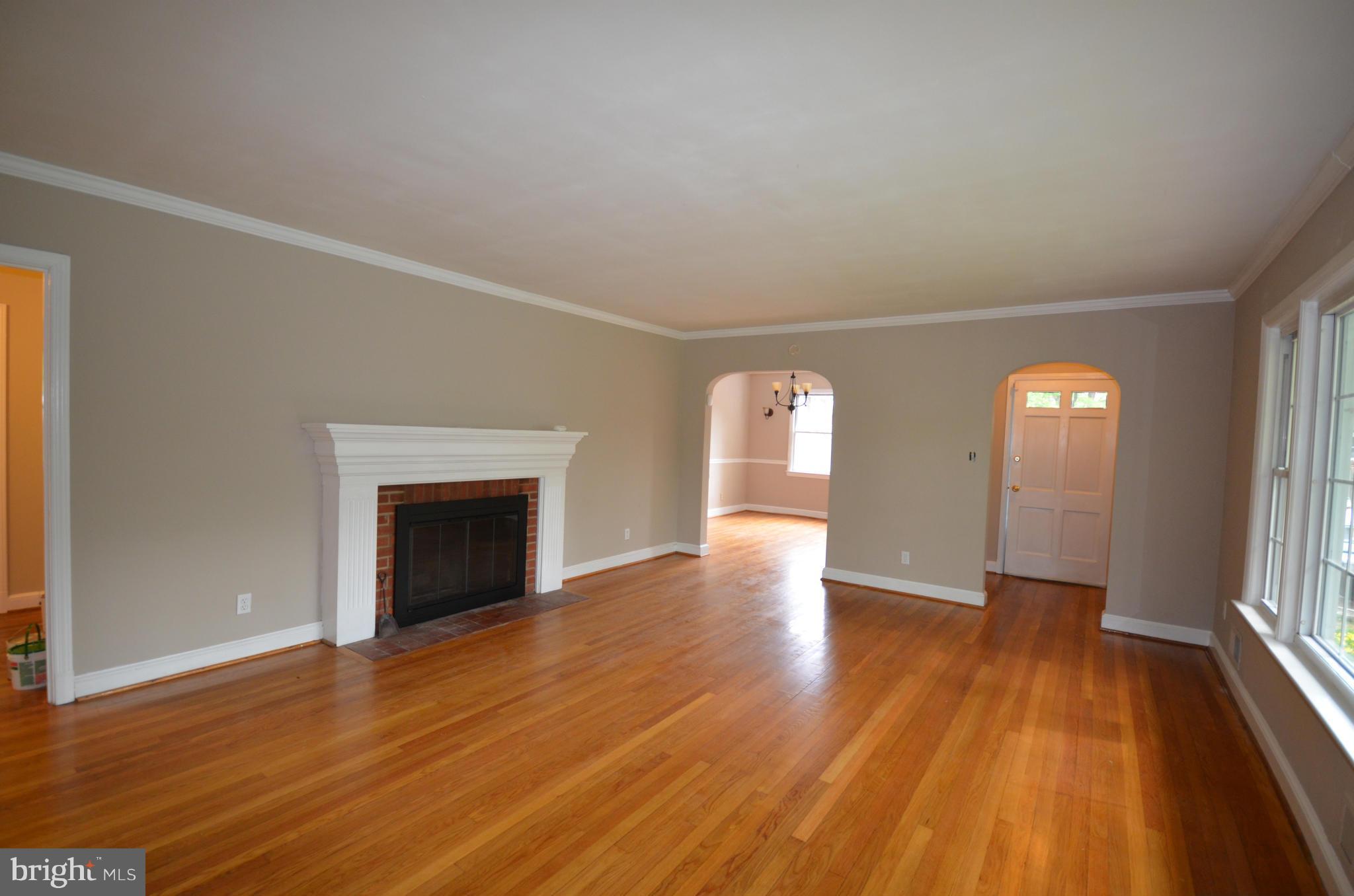 6043 Cipriano Road Lanham, MD 20706 - Photo 6 of 27 Living Room