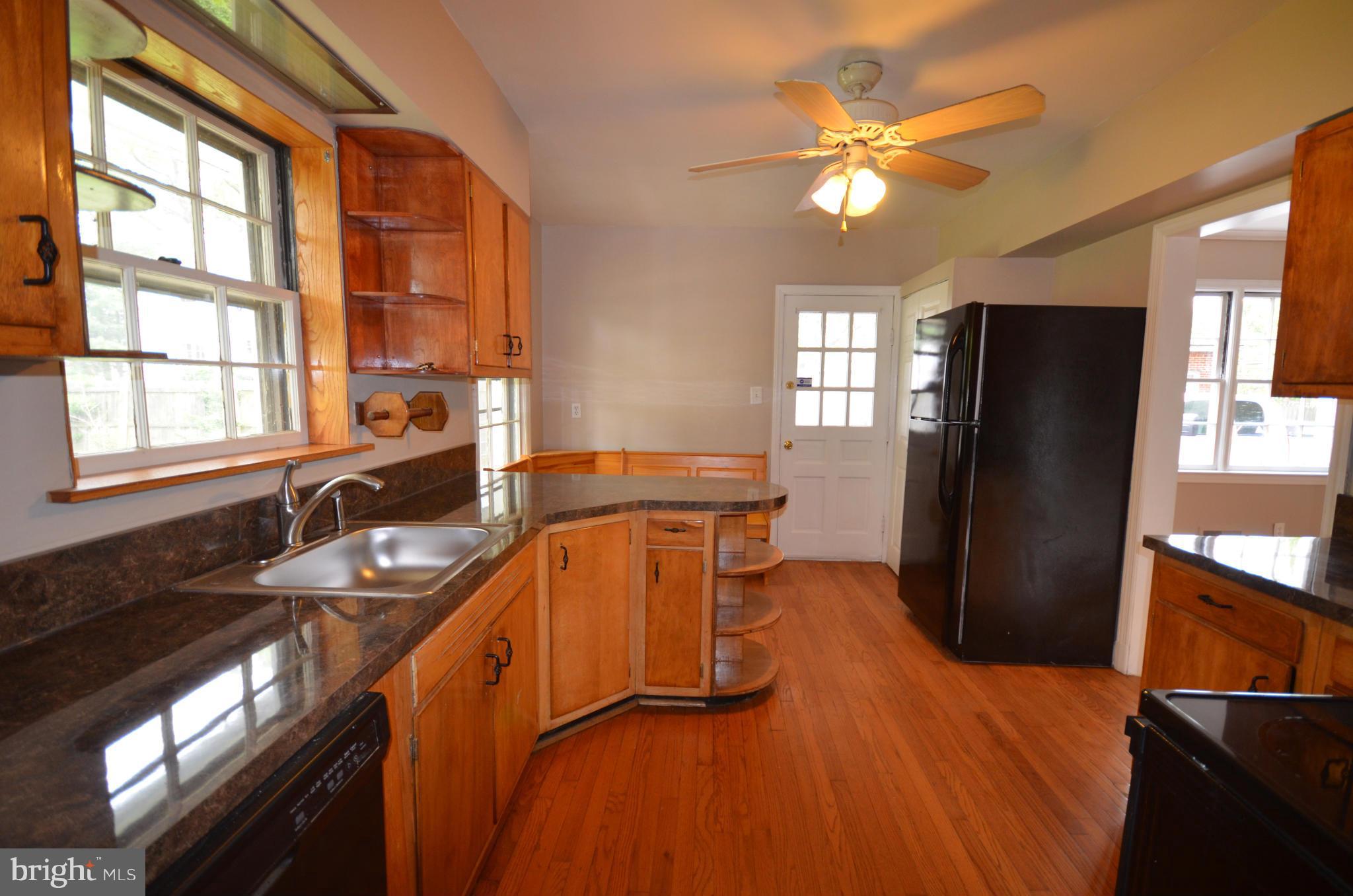 6043 Cipriano Road Lanham, MD 20706 - Photo 8 of 27 Kitchen