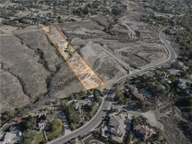 a view of a dry yard