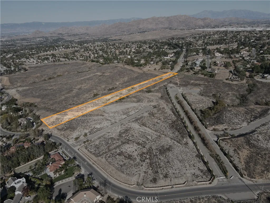 0 Via Vista Riverside, CA 92506 - Photo 4 of 10 a view of a dry yard