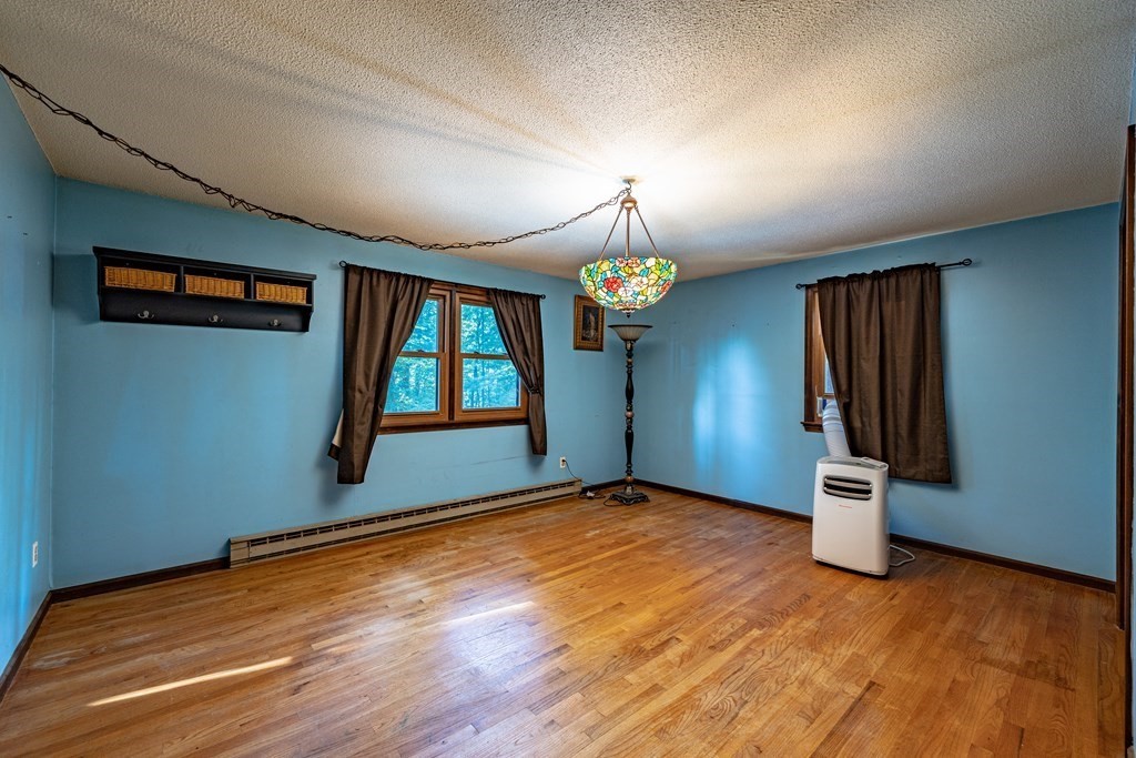 129 White Oak Road Springfield, MA 01128 - Photo 11 of 39