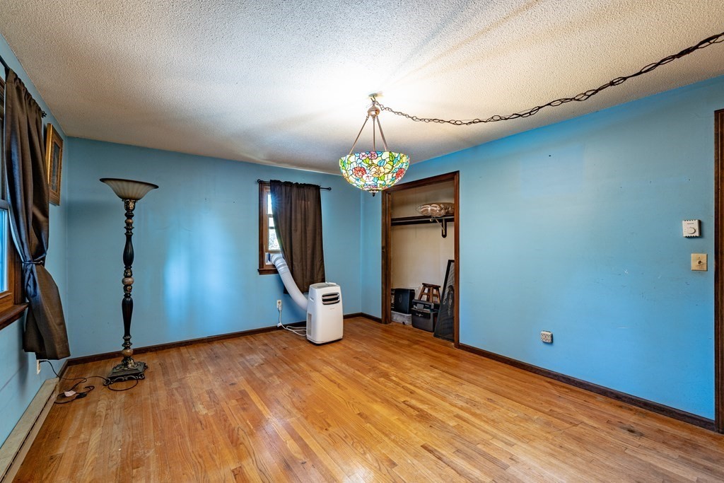 129 White Oak Road Springfield, MA 01128 - Photo 13 of 39
