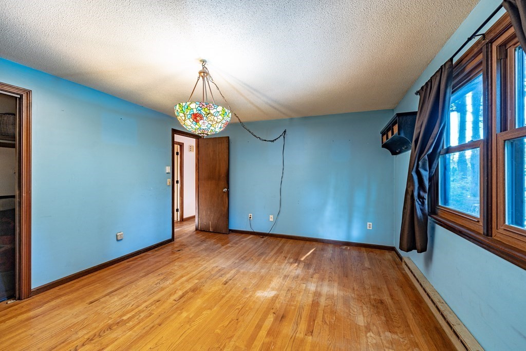 129 White Oak Road Springfield, MA 01128 - Photo 14 of 39