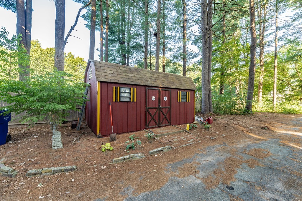 129 White Oak Road Springfield, MA 01128 - Photo 34 of 39