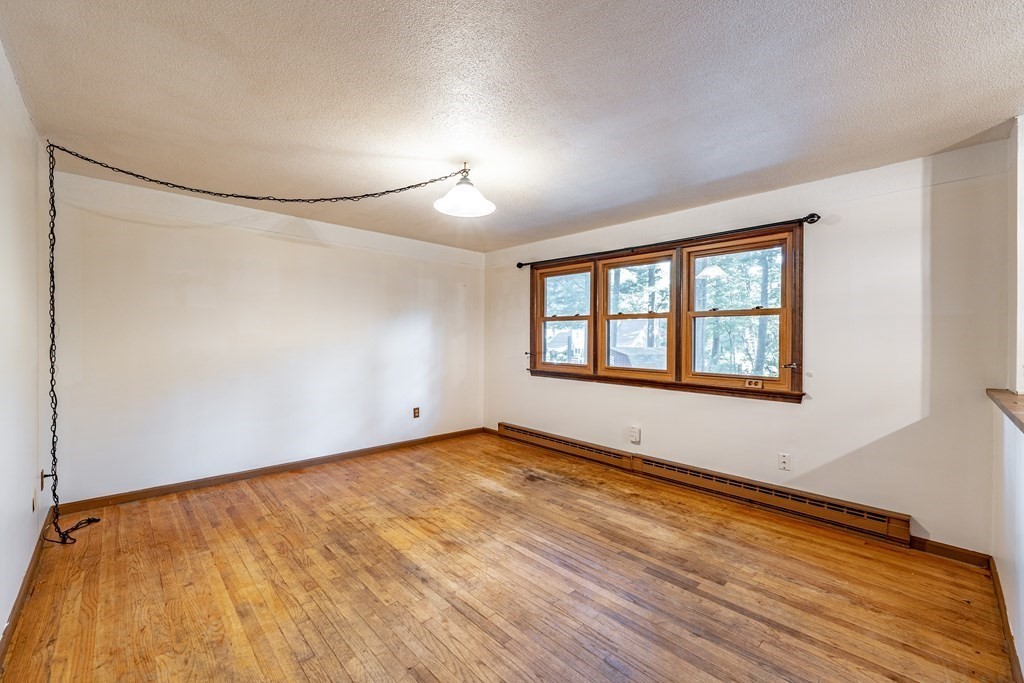 129 White Oak Road Springfield, MA 01128 - Photo 6 of 39