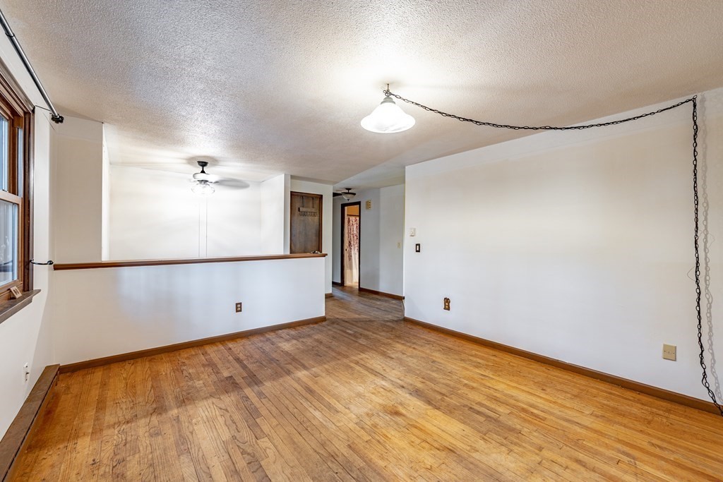 129 White Oak Road Springfield, MA 01128 - Photo 8 of 39
