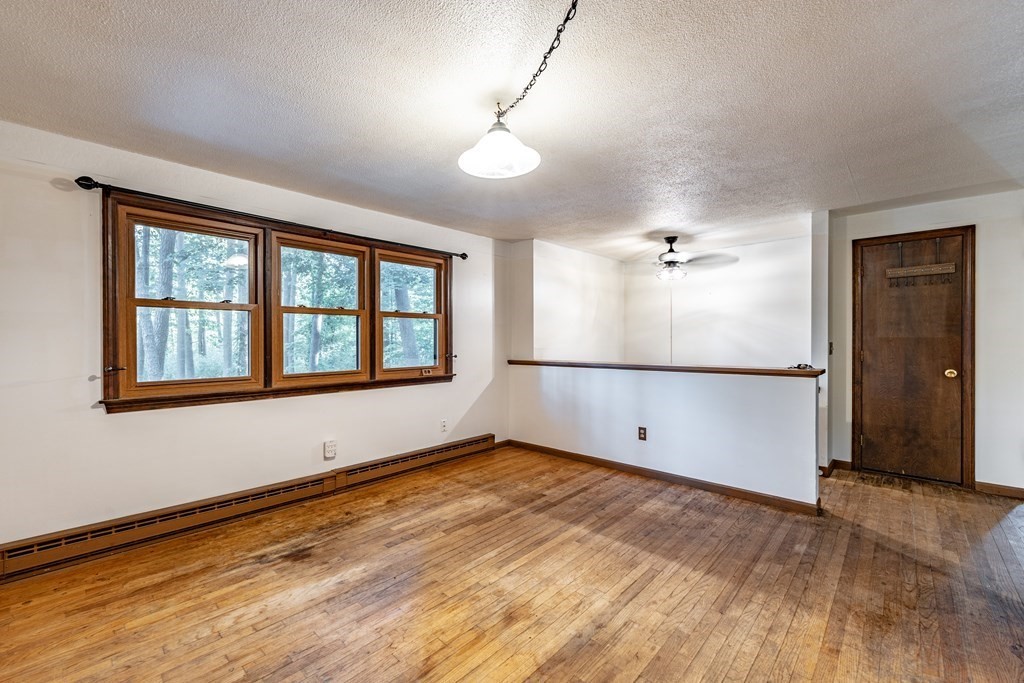 129 White Oak Road Springfield, MA 01128 - Photo 9 of 39