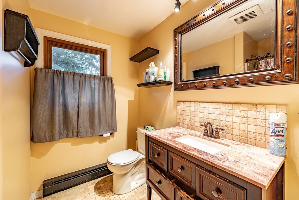 129 White Oak Road Springfield, MA 01128 - Photo 10 of 39