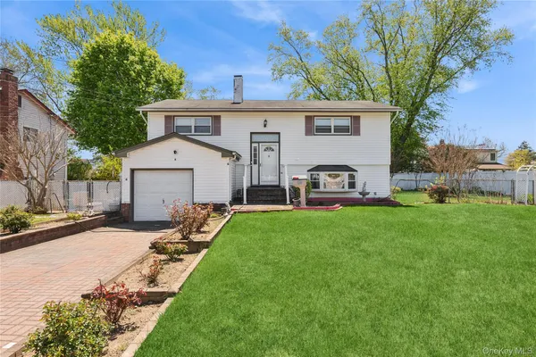 $579,990 | 6 Clarke Street, Brentwood, NY 11717