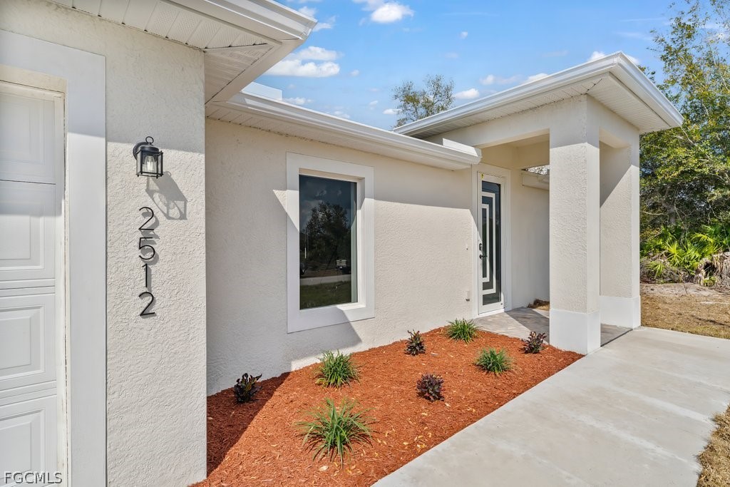 2512 42nd Street Southwest Lehigh Acres, FL 33976 - Photo 2 of 25 a view of a house with a tub
