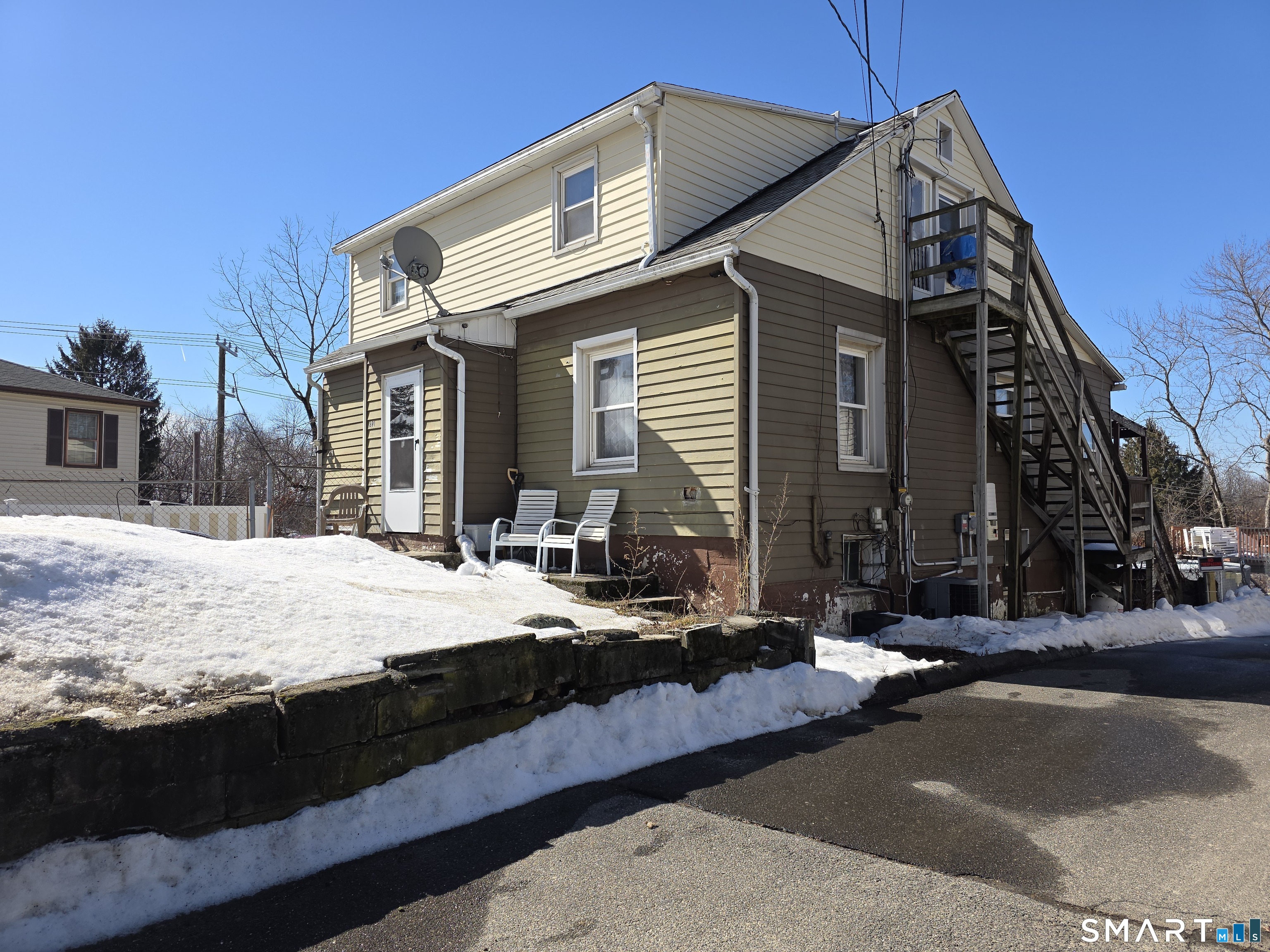 891 Pearl Lake Road Waterbury, CT 06706 - Photo 2 of 8