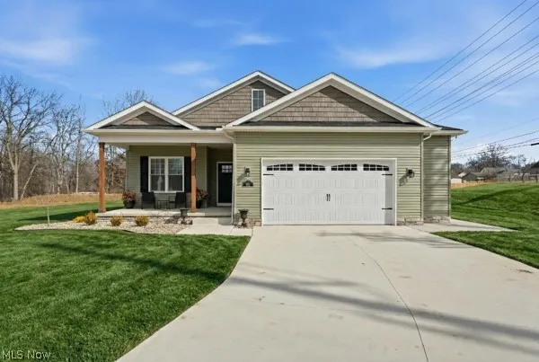 $436,460 | 911 Dogwood Drive Southeast, Hubbard, OH 44425