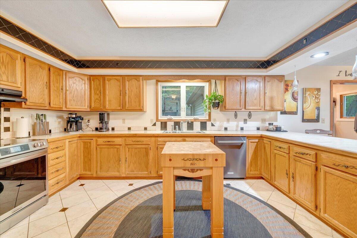 290 Silver Shadow Road Hardy, VA 24101 - Photo 14 of 62 a large kitchen with stainless steel appliances granite countertop a stove a sink dishwasher and microwave oven with cabinets