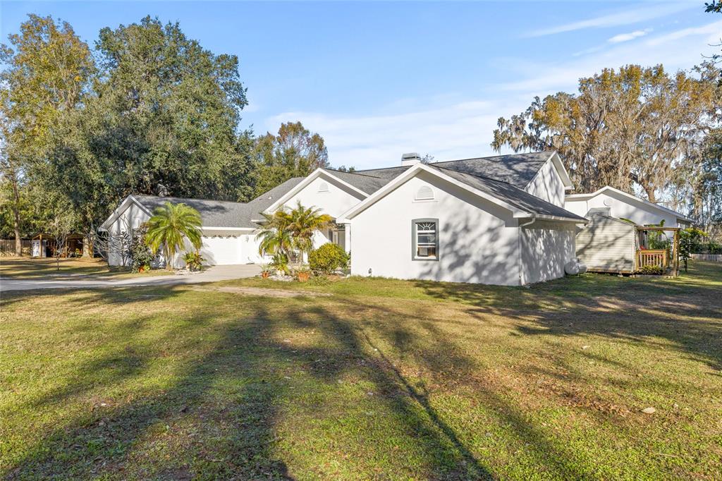 31445 Amberlea Road Dade City, FL 33523 - Photo 8 of 52