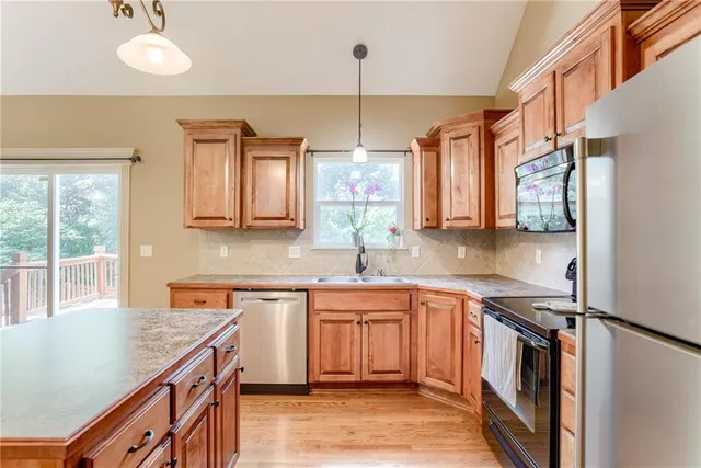 $399,000 | 20918 Larkspur Drive, Peculiar, MO 64078