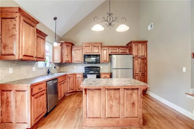 $399,000 | 20918 Larkspur Drive, Peculiar, MO 64078